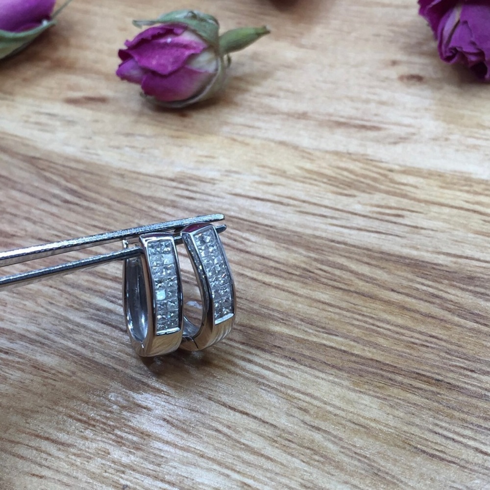 Diamond earrings (genuine diamonds and 14kt white gold)
